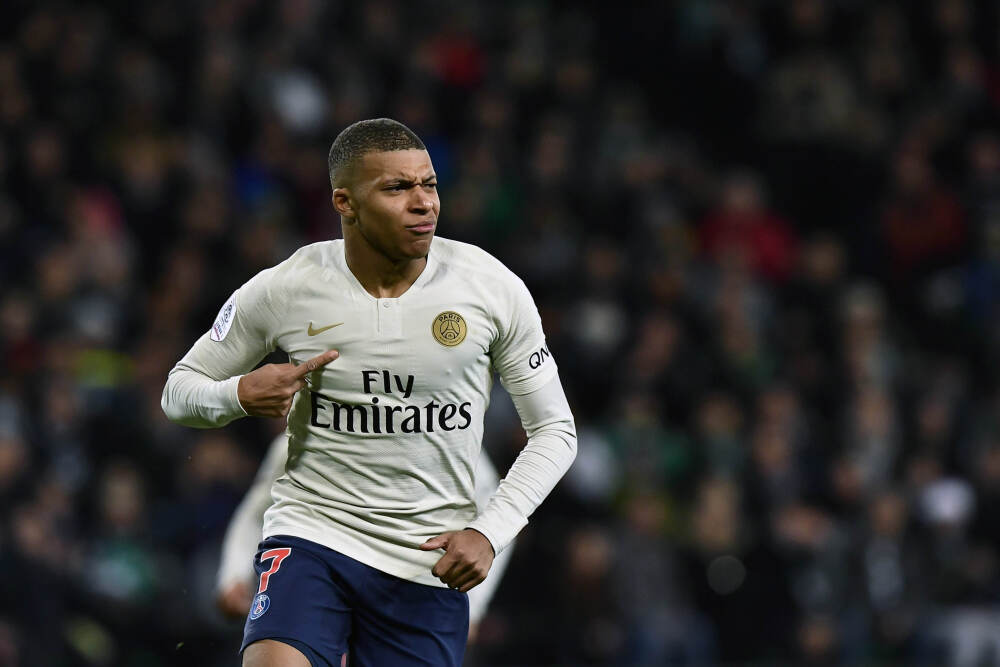 真大腿！卡梅隆·托马斯复出首节4中3砍9分1助攻 打成三个2+1